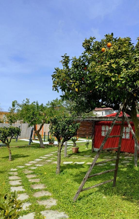 La Famiglia Hotel Pollena Trocchia Buitenkant foto